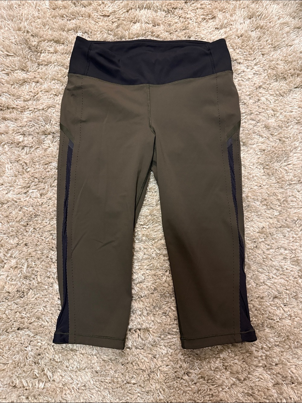 Women’s Lululemon Cropped Leggings in Olive Green with Black Contrast
